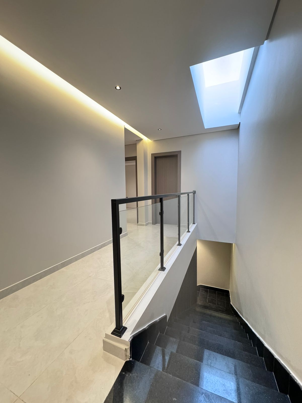 🏠 **For Rent: Two Apartments in a Duplex System (Townhouse)** 